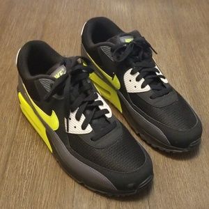 Air max 90 essential sz 11.5